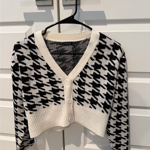 Nasty Gal Black and White Houndstooth Sweater - Picture 2 of 4